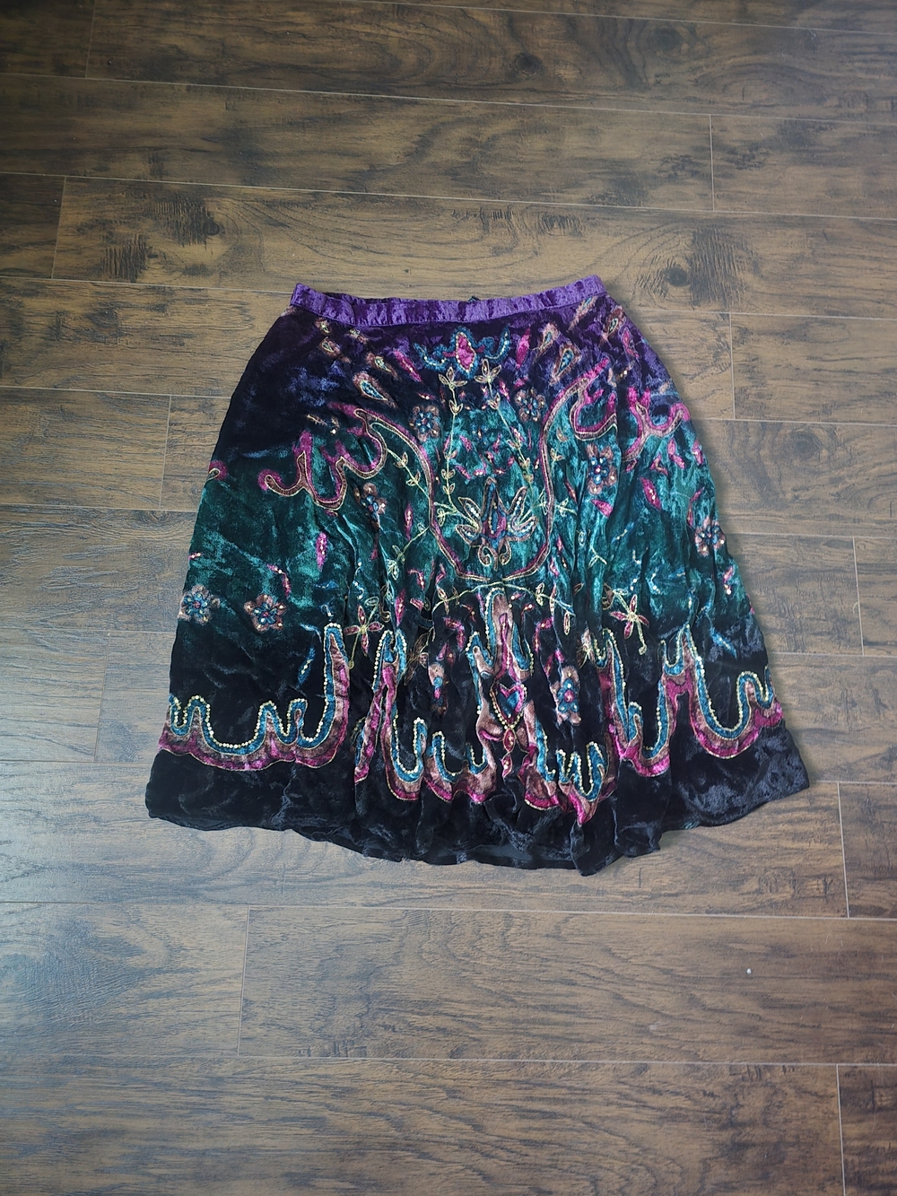 Requirements | Vintage Crushed Velvet Skirt Size 16
